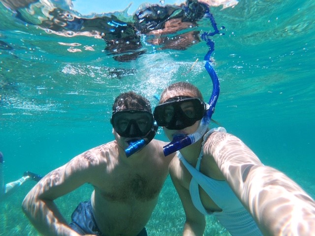 Underwater with 2 people snorkling